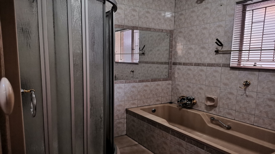 5 Bedroom Property for Sale in Miederpark North West
